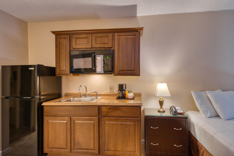 Room 2, Palms Garden Inn, Columbia
