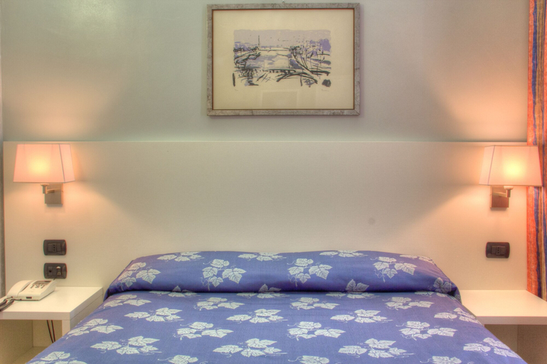 Bedroom 3, Hotel Pico Mirandola, Modena