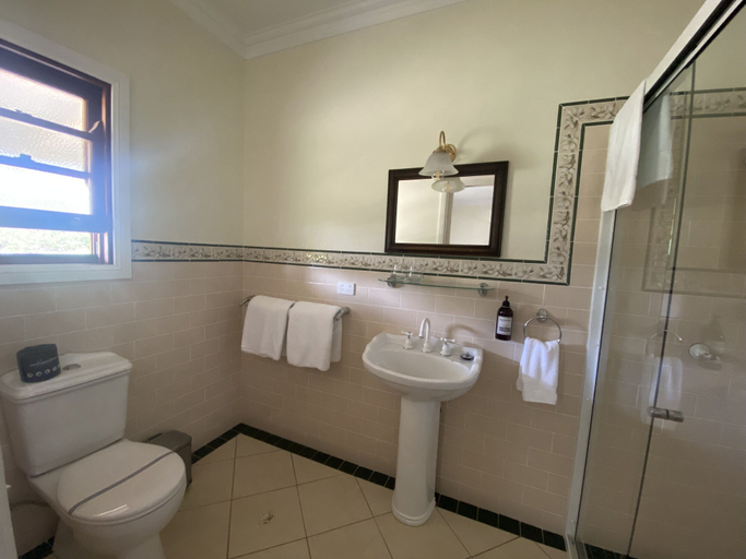 Bathroom 3, Logger's Rest, Stanthorpe