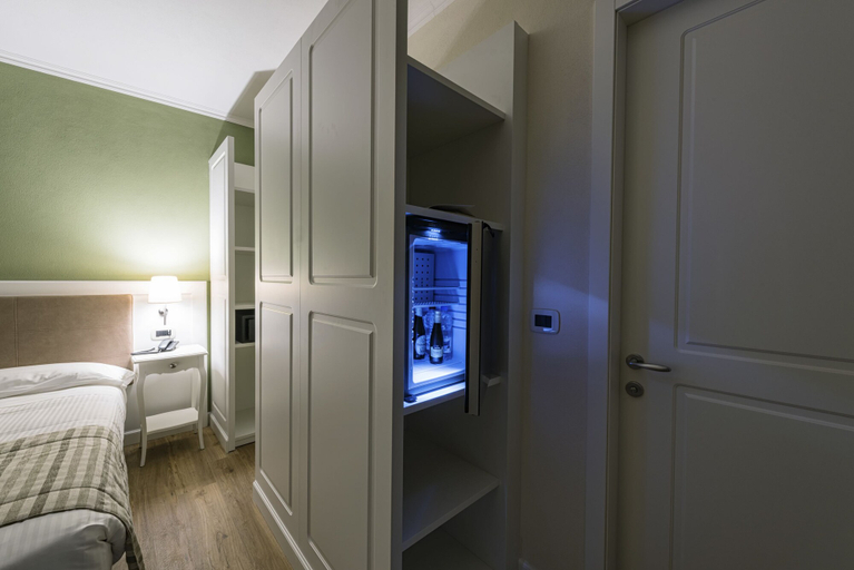 Bedroom 2, Hotel Garni Corona, Como