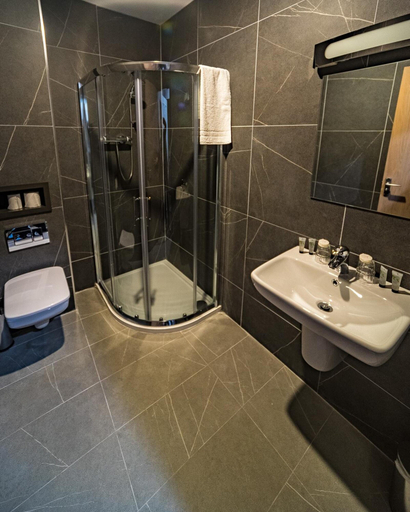 Bathroom 2, The Old Quarter Townhouse