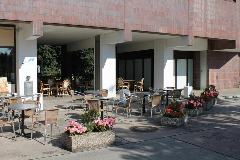 Outdoor dining, Raststättenhotel Grunewald, Berlin