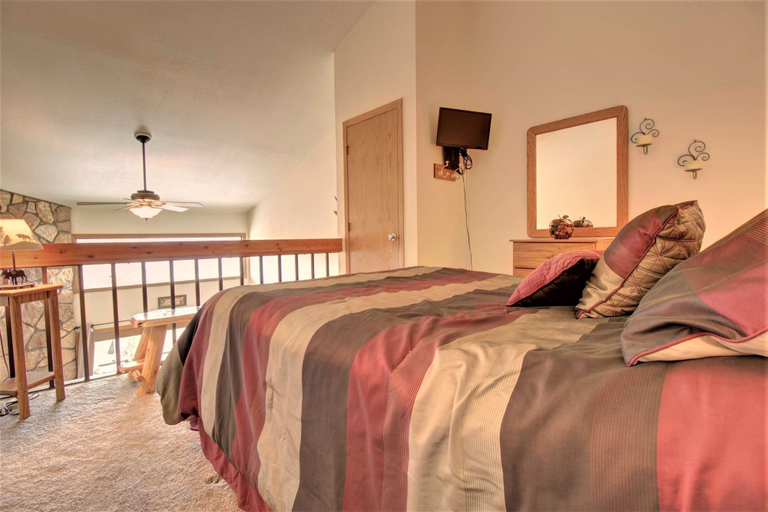 Room 5, Dd402e Buffalo Village Studio 1 Bedroom Condo by RedAwning, Summit
