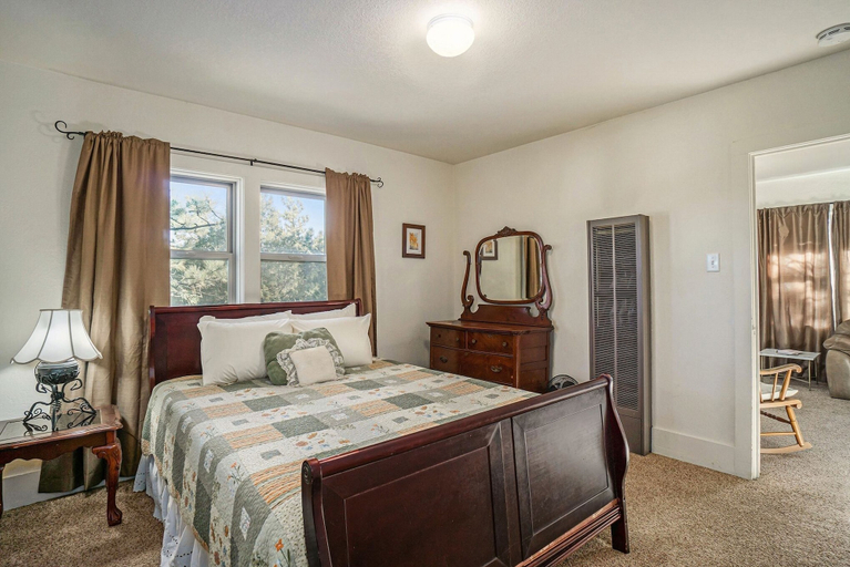 Room 4, O'deer Cabin - Pet Friendly - Estes Park -- Ev#3241 2 Bedroom Cabin by RedAwning, Larimer