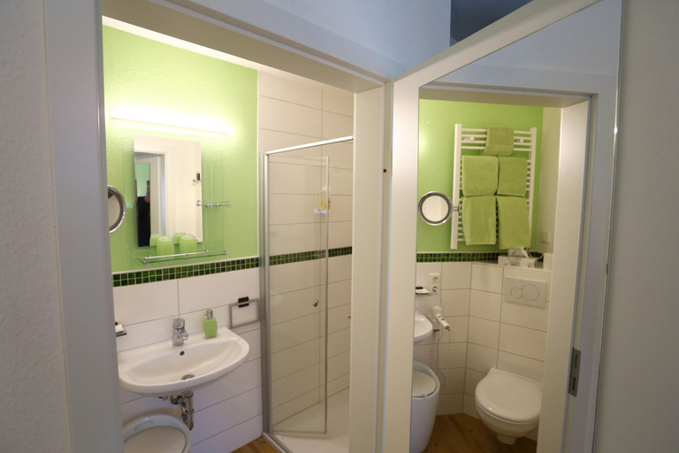 Bathroom 5, Hotel Wein-Träume, Würzburg