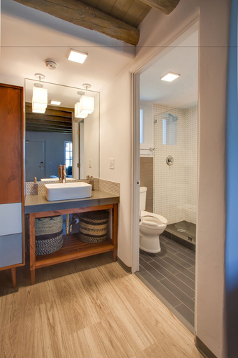 Bathroom 3, El Vado Motel, Bernalillo