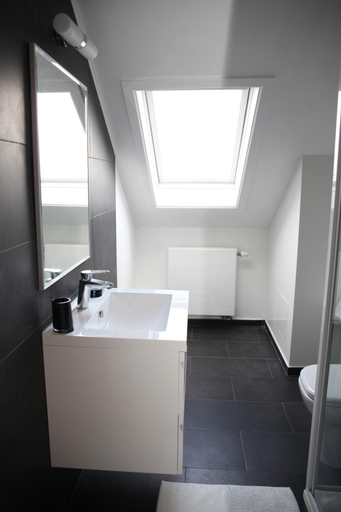 Bathroom 5, Hôtel Satellite, Bruxelles