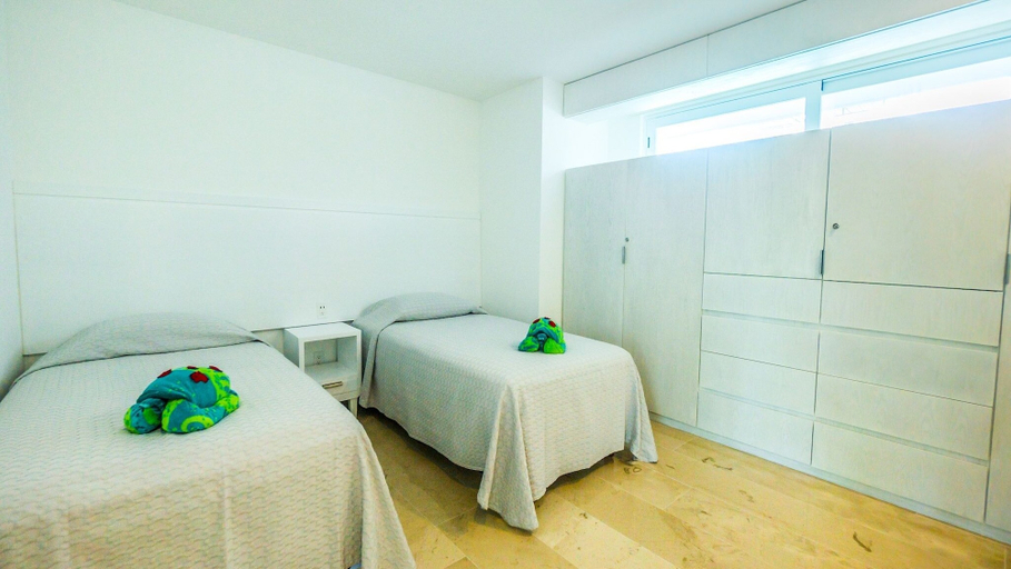 Room 2, Oceana 232 Playa del Carmen Condo with Pool and Sundeck Area by RedAwning, Cozumel