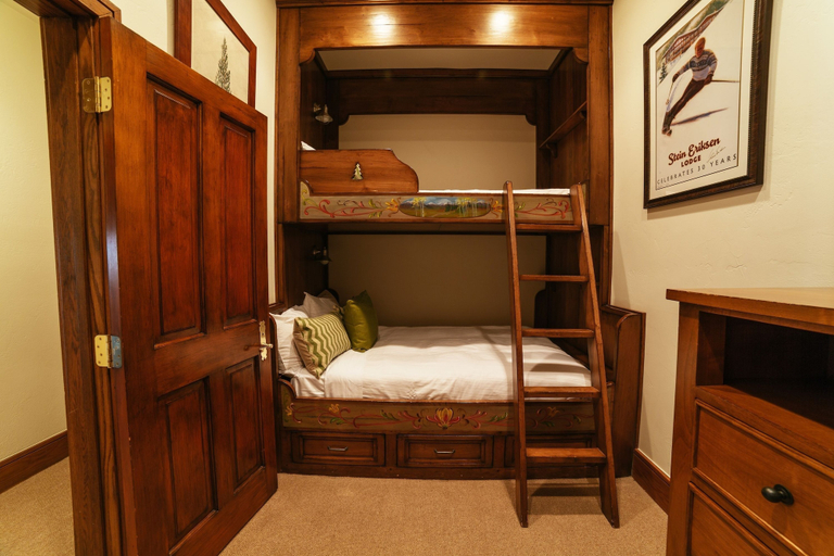 Room 3, Flagstaff Two Bedroom 2 Apartment Hotel by RedAwning, Summit