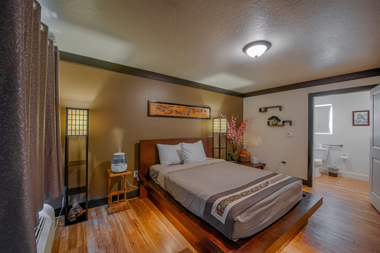 Bedroom 5, Tao's Inn, Gallatin