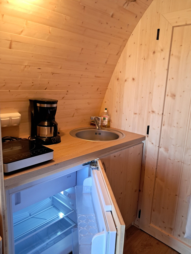 Private kitchen 3, Les Roulottes de la Ferme des Chanaux, Haute-Loire