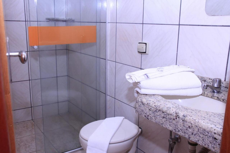 Bathroom 5, Flip Palace Hotel, Buriti Alegre
