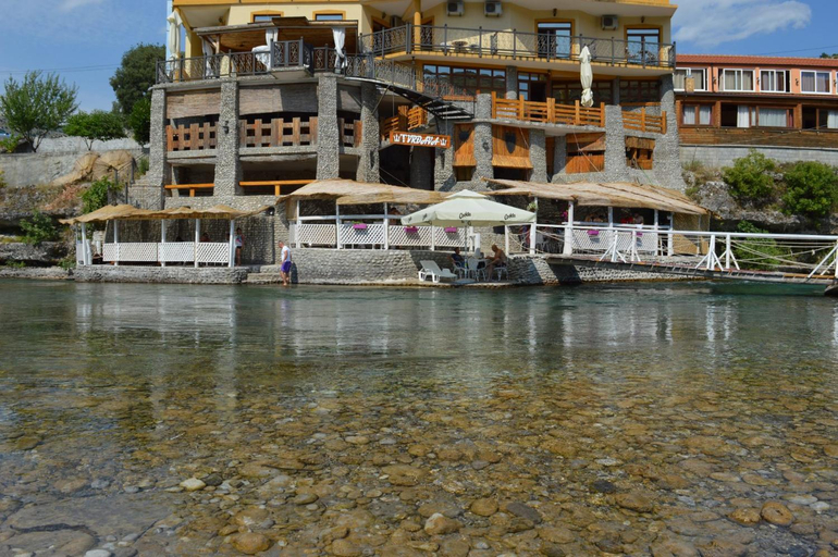 Exterior & Views 1, Castle waterfront apartments