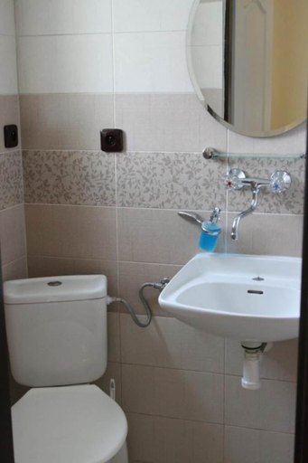 Bathroom 5, Hotel Klára, Praha 7
