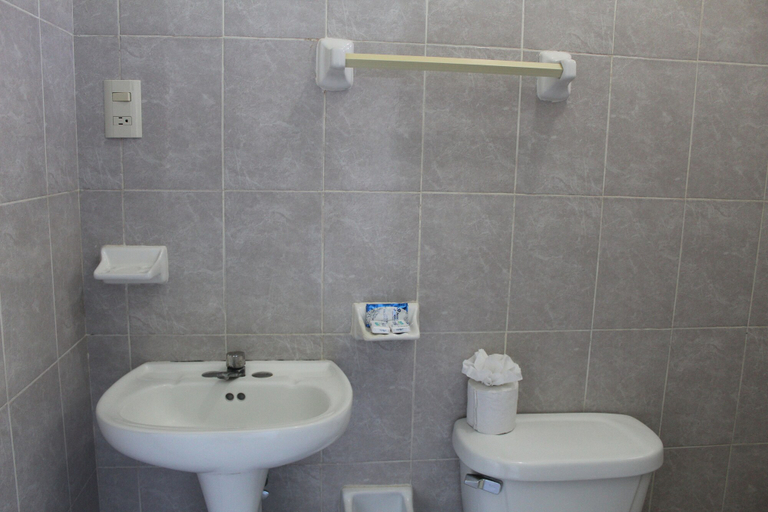 Bathroom 3, Hotel Gamito, Dist. Pochutla