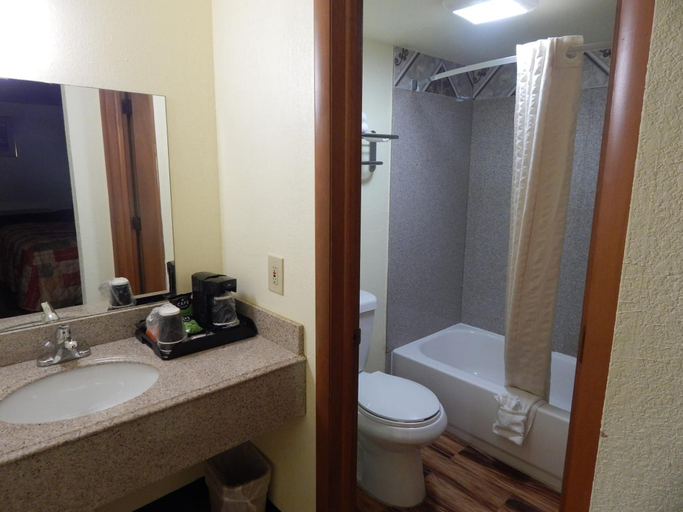Bathroom 3, Regency Inn lola Kansas, Allen