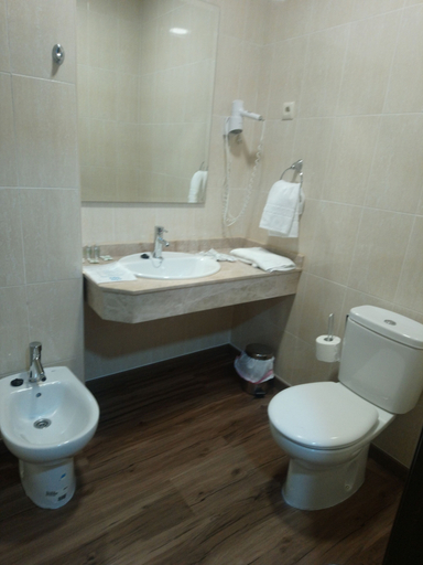 Bathroom 5, Hotel Sostenible La Laguna, Cáceres