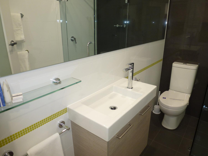 Bathroom 4, Golden Chain Tower Motor Inn, Mount Gambier