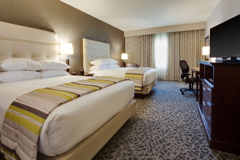 Bedroom 3, Drury Plaza Hotel Cape Girardeau Conference Center, Cape Girardeau