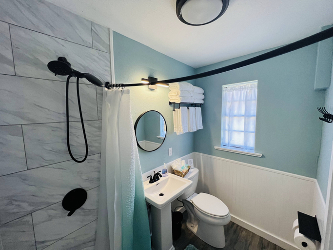 Bathroom 3, 1915 Beach Club, Volusia