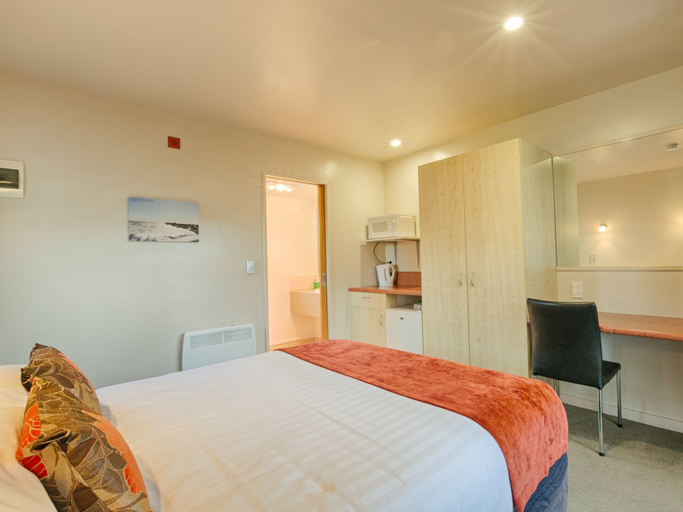 Bedroom 2, Bella Vista Motel Greymouth, Grey