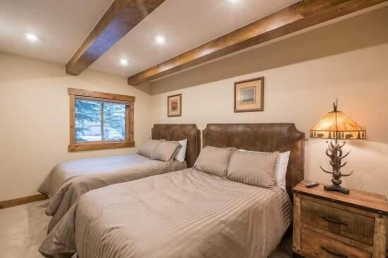 Room 2, Villa Cortina with Easy Access to Gondola by RedAwning, Eagle