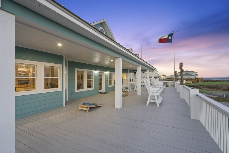 Terrace/patio, Shore Relaxin' 4 Bedroom Home by RedAwning, Galveston