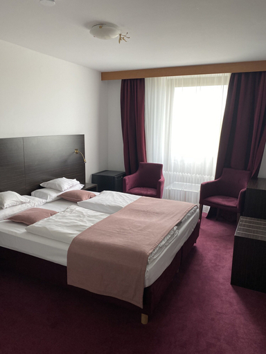 Bedroom 4, Montree Hotel, München