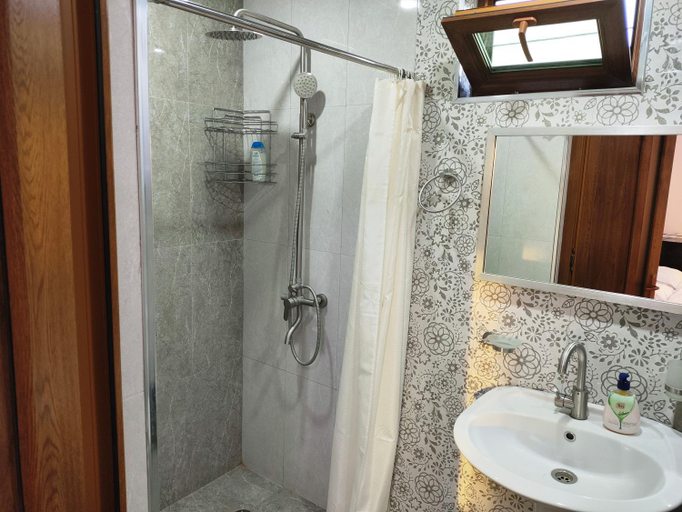 Bathroom 4, Apex Rest House, Yerevan
