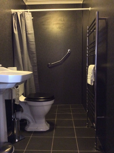 Bathroom 3, Hillview Park, Highland