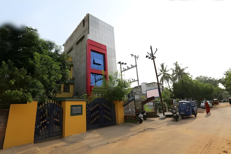 Exterior & Views
