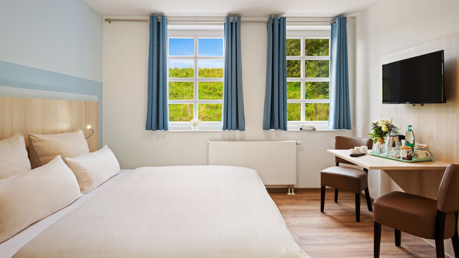 Bedroom 4, Hotel Deichinsel, Friesland