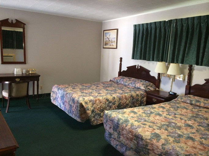 Bedroom 3, Rapids Inn and Suites, Wood