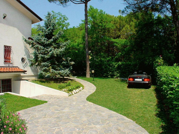 Entrance 2, Lignano Riviera with fireplace & air conditioning, Udine