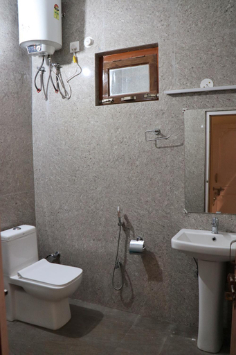 Bathroom 4, The Tree Lounge, Nainital