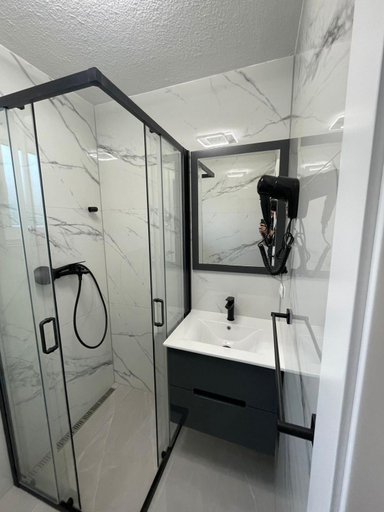 Bathroom 2, Una deluxe home ELLA, Donji Lapac