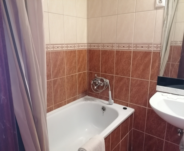 Bathroom 3, Hotel Ferihegy, Budapesti
