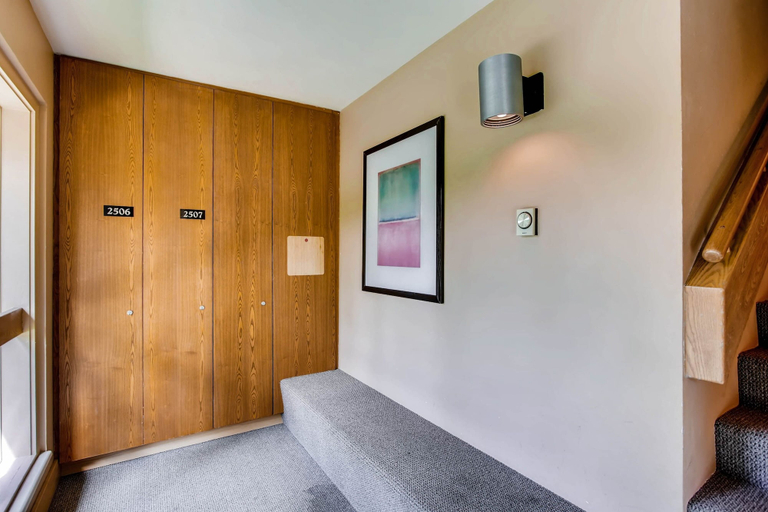 Interior 4, Sts. Johns 2507, Summit