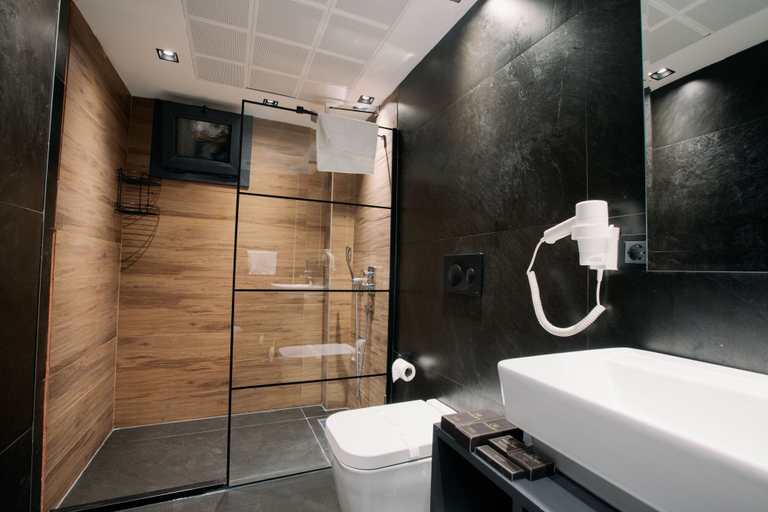 Bathroom 5, Marlen Residence Hotel, Buca