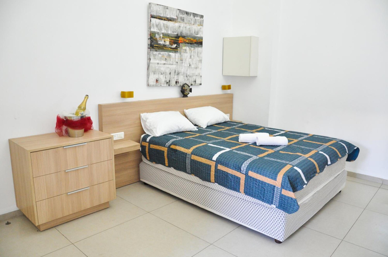 Bedroom 5, Loui Talpiot Hotel