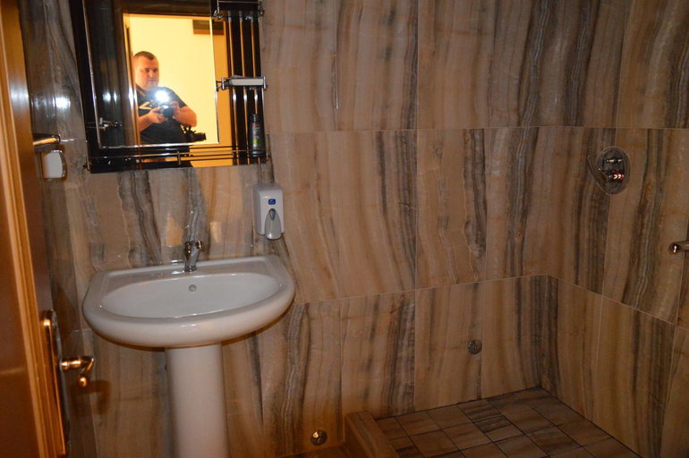 Bathroom 2, Castle waterfront apartments