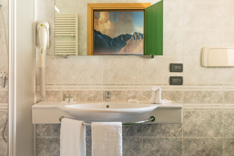 Bathroom 5, Hotel City Verona, Verona