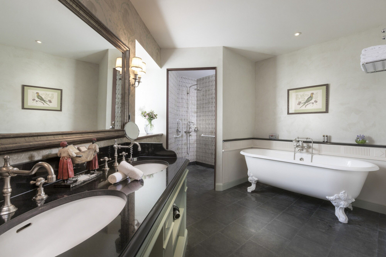 Bathroom 4, Hotel de Toiras, Charente-Maritime