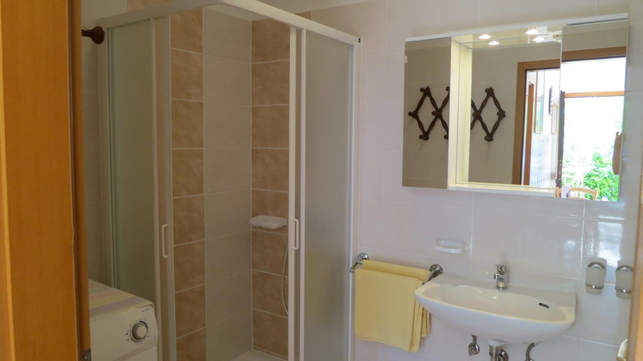 Bathroom 2, Apartments with a parking space Malinska, Krk - 19296, Malinska-Dubašnica