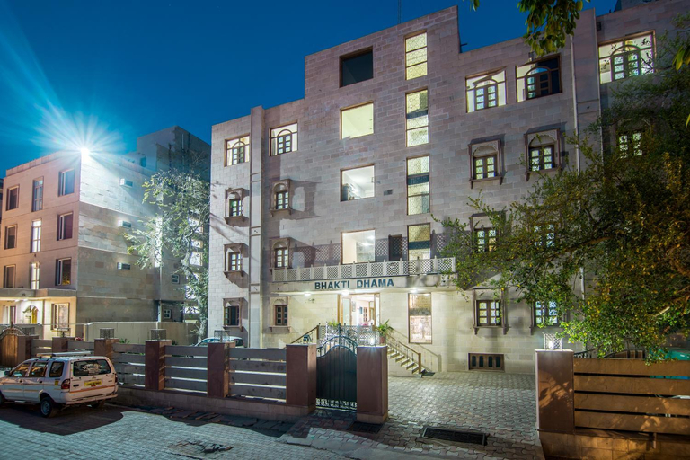 Exterior & Views