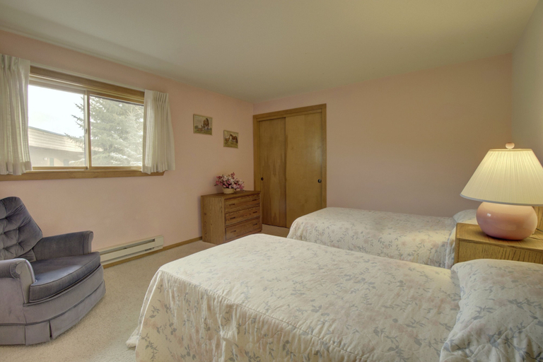 Room 2, 432 Marina Place 2 Bedroom Condo by RedAwning, Summit