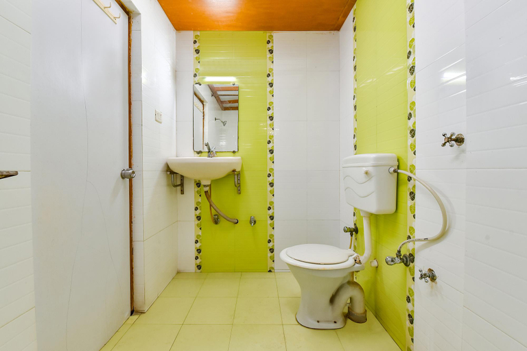 Bathroom, FabHotel Raj Ratna - Nr. Ashram Road, Ahmadabad