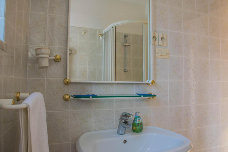 Bathroom 2, Apartments Punta Blue & Orange 5 m from the sea, Mali Lošinj