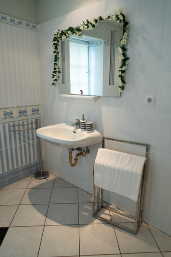 Bathroom, Hotel und Restaurant Halbinsel, Saarpfalz-Kreis