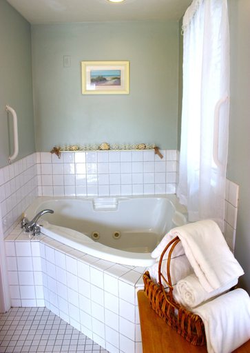 Bathroom 3, Red Horse Inn, Barnstable